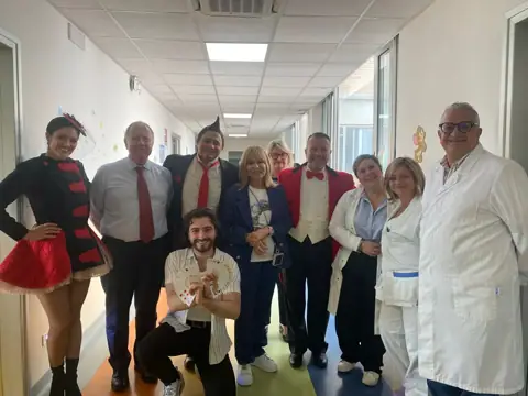 Gli artisti dell’International Circus Festival of Italy  in pediatria – foto 1