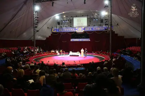 In attesa del Gran Gala dell’International Circus Festival of Italy Fermento per i nomi dei vincitori fra i 24 numeri in gara, presidente della giuria della critica Lele Mora
