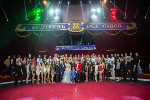 Squadra che vince non si cambia! Confermati i pilastri “made in Italy” di tutti gli spettacoli del Festival: presentatori affiatati ed impeccabili saranno Alessia dell’Acqua ed Andrea Giachi; Direzione di Pista eccellente nella mani di Tommy Cardarelli. – foto 2