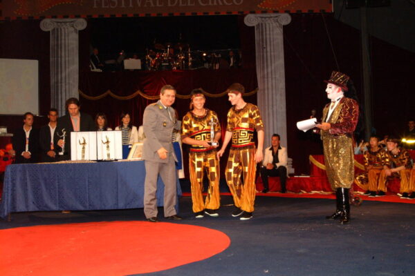 2-ARGENTO-SAKHA-CIRCUS-YAKUZIA-CERCHI-CINESI-1024x679
