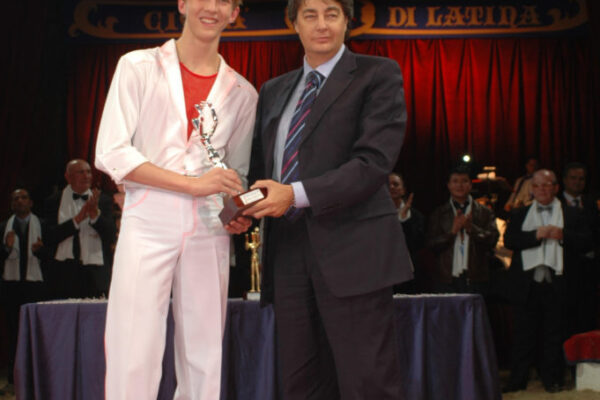 2-SILVER-PRIZE-ALEXANDRE-KULAKOV-RUSSIA-JUGGLING-681x1024