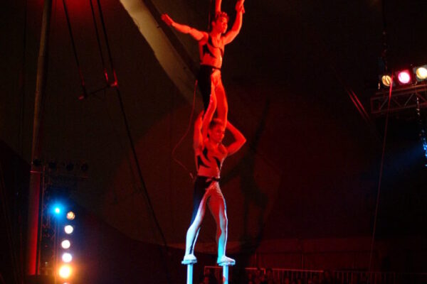 2-SILVER-PRIZE-CHINA-ACROBATIC-HENAN-TROUPE-CHINA-LADDER-BALANCING-ACT-679x1024