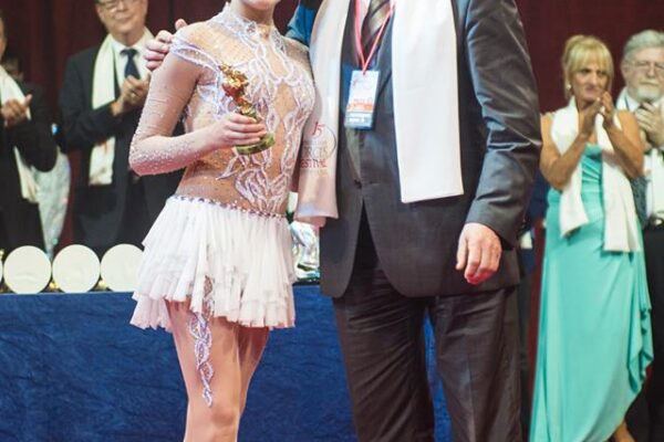 2-SILVER-PRIZE-TETYANA-BIELOVA-UKRAINE-HANDSTAND
