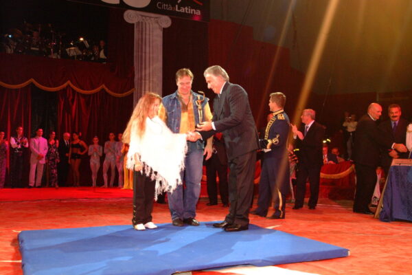 3-BRONZE-PRIZE-JESSICA-GASSER-YURI-KREER-SWITZERLAND-HAND-TO-HAND-1024x679