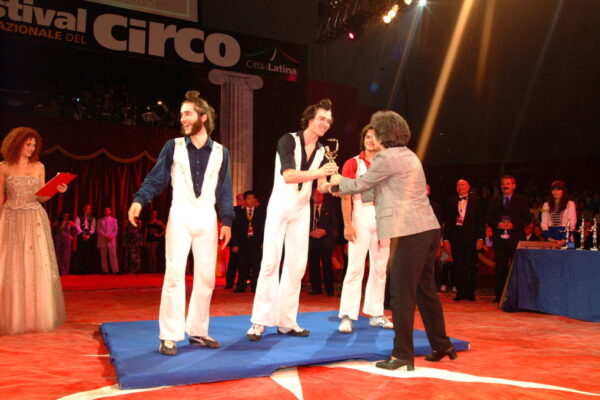 3-BRONZE-PRIZE-LE-BOTRIO-BELGIUM-TRAMPOLINE-ACT-1024x679