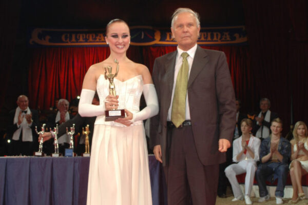 3-BRONZE-PRIZE-STEPHANIE-HONES-ITALY-TRAPEZE-681x1024