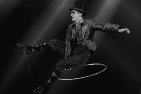 Alexey-Chaynikov-Russia-Hula-Hoop-683x1024