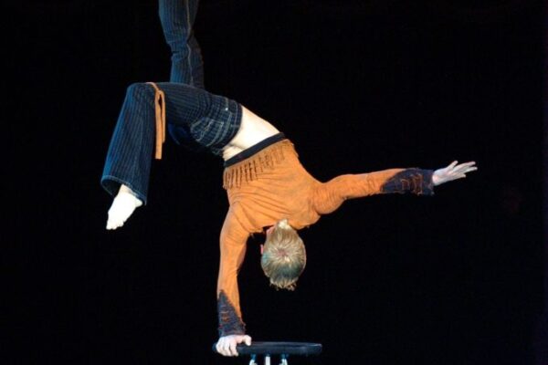 BORIS-NIKISHKIN-RUSSIA-HANDSTAND-679x1024