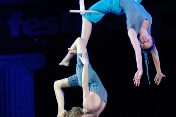 CLEMENCE-E-AMAURY-BELGIO-TRAPEZIO-686x1024