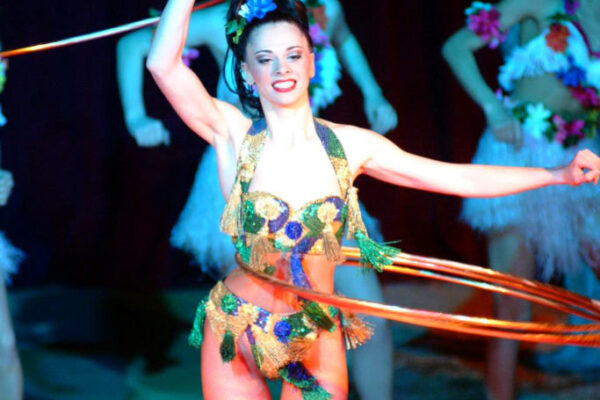 DANIELA-DURO-ROUMANIA-HULA-HOOP-683x1024