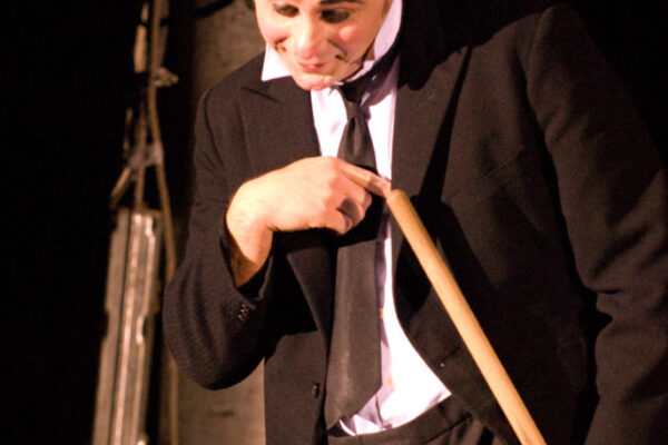 DAVIS-VASSALLO-ITALIA-CLOWN-FUORI-CONCORSO-686x1024
