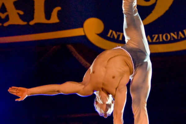 DIMA-SHINE-RUSSIA-VERTICALI-686x1024