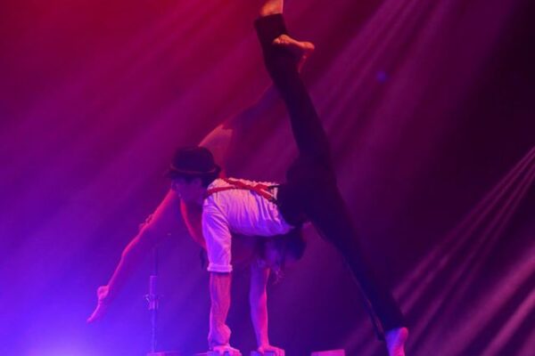 DUO-HAND2STAND-CANADA-HANDSTAND