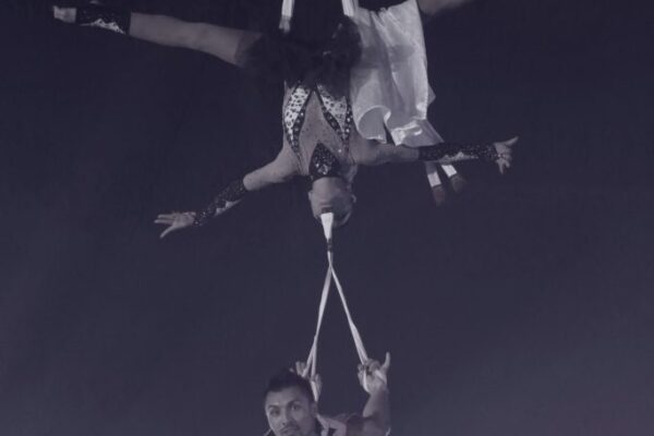 Duo-Sky-Angels-Uzbekistan-Tessuti-Aerei-683x1024