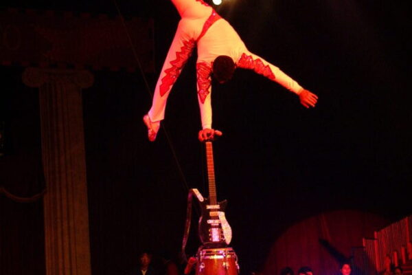 HECTOR-GUTIERREZ-CUBA-HANDSTAND-1024x679