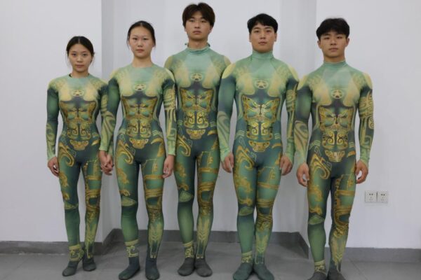 JIANGSU ACROBATIC TROUPE