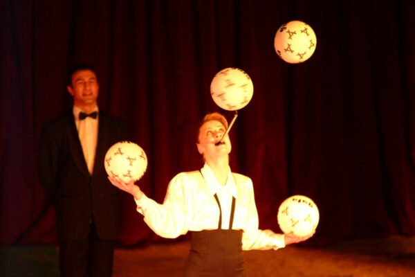 MISS-SANDRA-CZECH-REPUBLIK-JUGGLING-1024x683