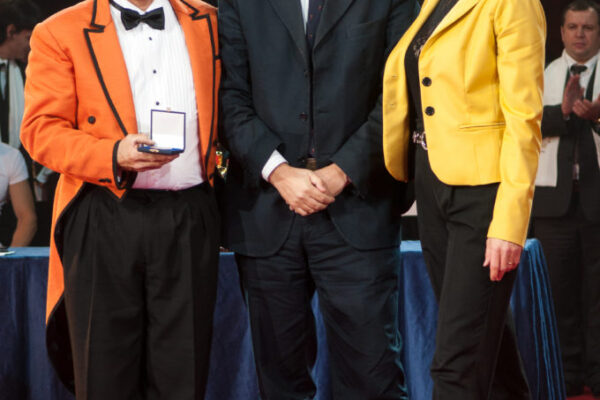PRESIDENT-OF-REPUBLICS-MEDAL-MIKE-TOGNI-ITALY-CLOWN-680x1024