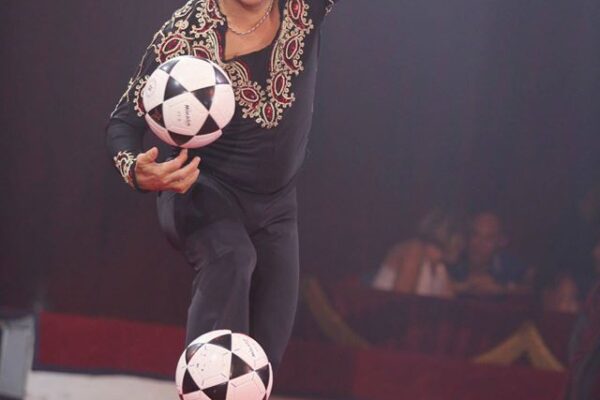 RAFAEL-DE-CARLOS-CUBA-FOOTBALL-JUGGLER