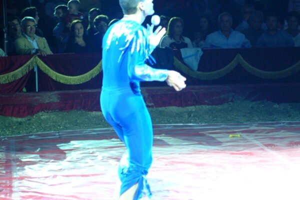 RONY-GOMEZ-SPAIN-JUGGLING-e1531125802214-679x1024