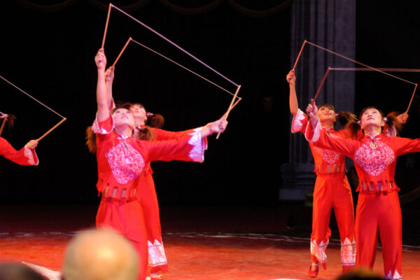 SHAANXI-ACROBATIC-TROUPE-CHINA-DIABLO-1024x681
