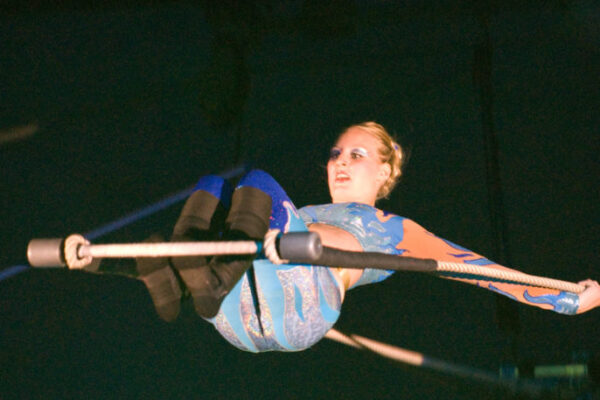 SHANNON-MAGUIRE-USA-TRAPEZIO-686x1024