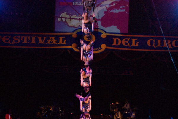 TROUPE-GALLEA-RUSSIA-SOSTENUTO-AEREO-686x1024