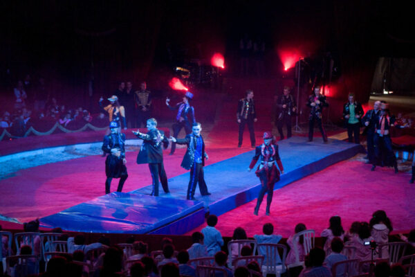 TROUPE-KHUBAEV-RUSSIA-ACROBATICA-1024x680