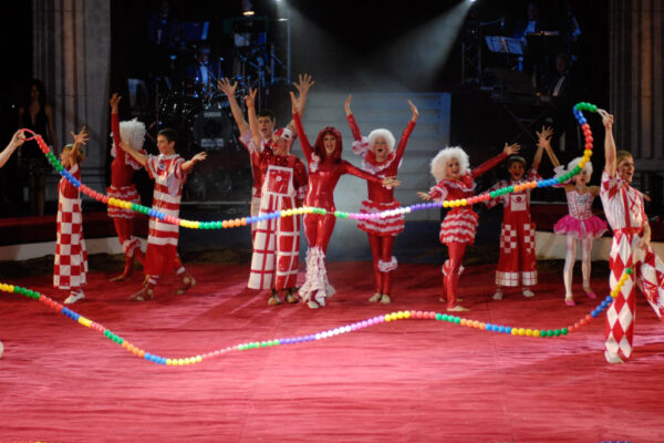 TROUPE-MARKS-RUSSIA-CORDE-HULA-HOOP-GIOCOLERIA-1024x686