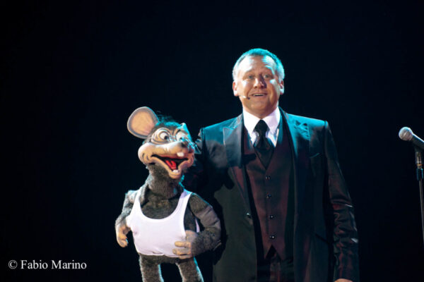 WILLER-NICOLODI-ITALIA-VENTRILOQUO-FUORI-CONCORSO-1024x680