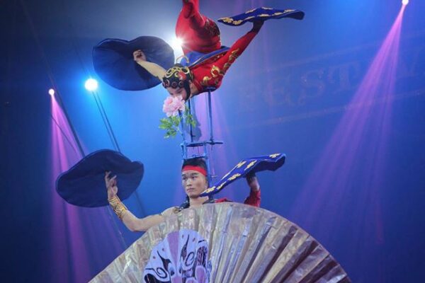 ZHEJIANG-TROUPE-CHINA-BALANCE-WITH-CARPETS